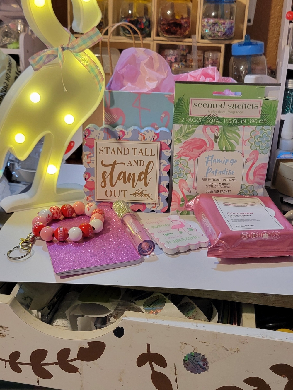 Amazing Flamingo Themed Gift Box With JUICY COUTURE Lippie. - Picture 8 of 10